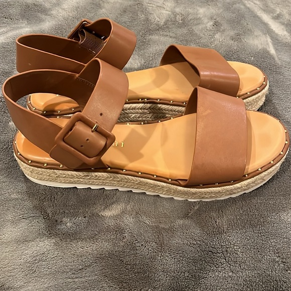 Gianni Bini sandals - Picture 2 of 5